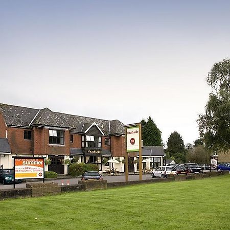 Premier Inn Epsom South Екстериор снимка