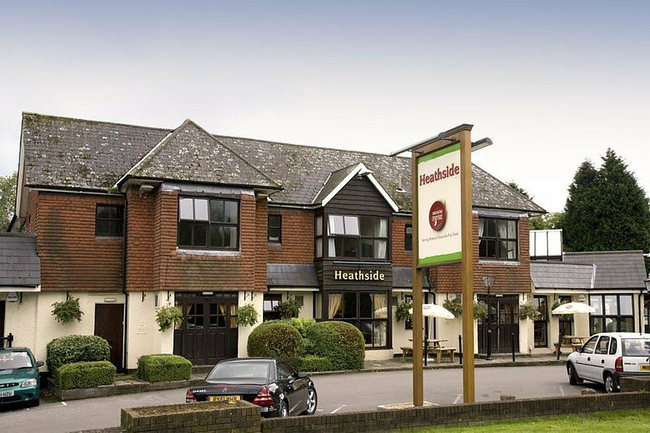 Premier Inn Epsom South Екстериор снимка