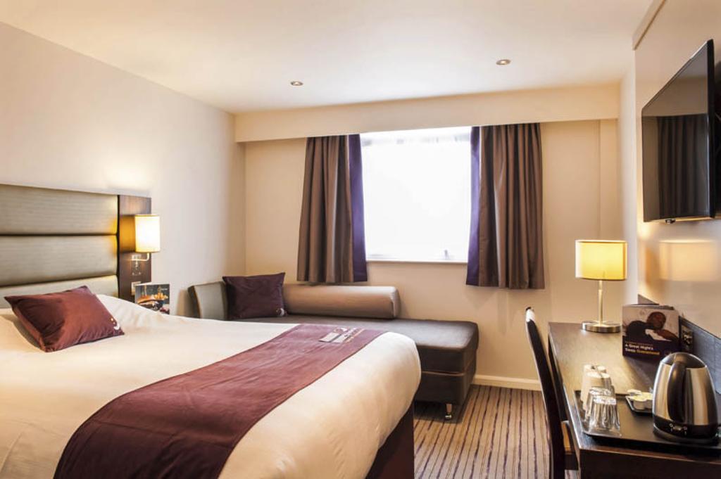 Premier Inn Epsom South Стая снимка